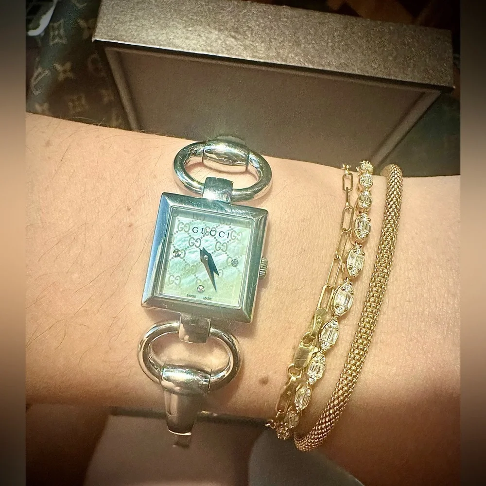🇮🇹Vintage‼️Gucci Watch Silver Mother of Pearl designer luxury GG bracelet watch